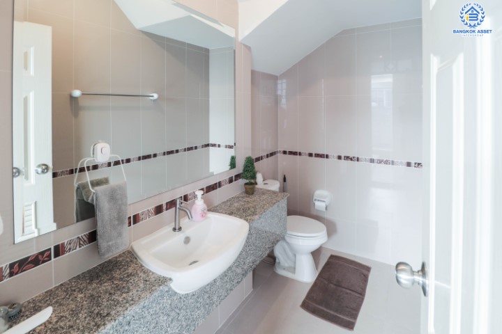 ทาวน์โฮมมือสอง3ชั้นแปลงมุม! ม.ศุภาลัยวิลล์ เพชรเกษม48 เนื้อที่เยอะถึง 31.60 ตร.ว. ฟังก์ชันจัดเต็ม 3 ห้องนอน 3 ห้องน้ำ  บิ้วท์อินห้องครัว บ้านสวยพร้อมเข้าอยู่ สภาพดีมาก บนทำเลศักยภาพ เชื่อมต่อถนนหลายเส้นทาง เดินทางสะดวก ใกล้รถไฟฟ้า "สถานีเพชรเกษม48"